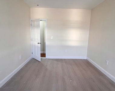 317 East 49 Street - Photo Thumbnail 4
