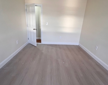 317 East 49 Street - Photo Thumbnail 5