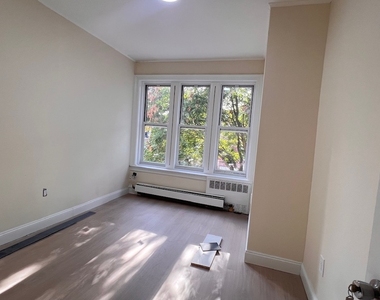 317 East 49 Street - Photo Thumbnail 7