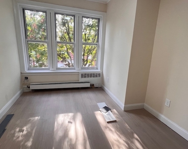 317 East 49 Street - Photo Thumbnail 8