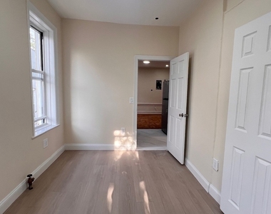 317 East 49 Street - Photo Thumbnail 5