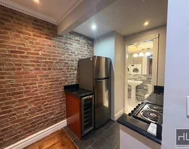 West 53 Street - Photo Thumbnail 3