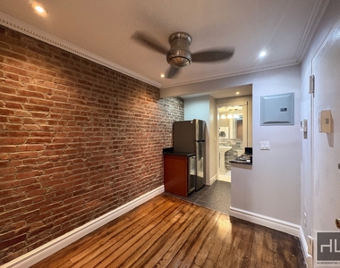 West 53 Street - Photo Thumbnail 1