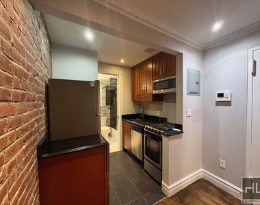 West 53 Street - Photo Thumbnail 2
