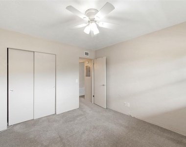 2462 Brazilia Drive - Photo Thumbnail 23