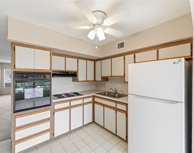 2462 Brazilia Drive - Photo Thumbnail 10