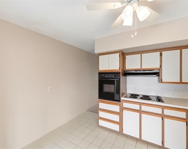 2462 Brazilia Drive - Photo Thumbnail 11