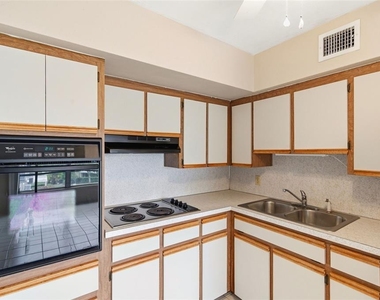 2462 Brazilia Drive - Photo Thumbnail 12