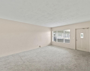 2462 Brazilia Drive - Photo Thumbnail 5