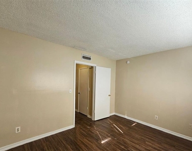 201 Nw Jefferson Circle N - Photo Thumbnail 7