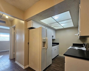 201 Nw Jefferson Circle N - Photo Thumbnail 3