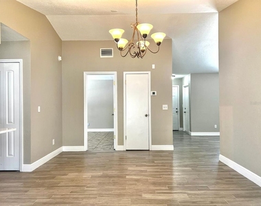 1410 Shady Lane Drive - Photo Thumbnail 6