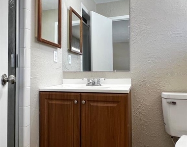 1410 Shady Lane Drive - Photo Thumbnail 9