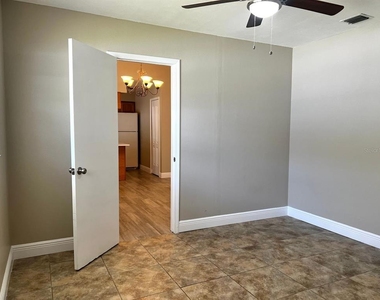 1410 Shady Lane Drive - Photo Thumbnail 11
