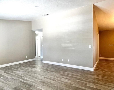 1410 Shady Lane Drive - Photo Thumbnail 12