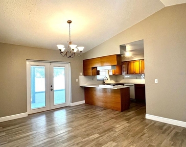 1410 Shady Lane Drive - Photo Thumbnail 3
