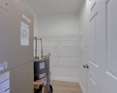 9218 Tudor Drive - Photo Thumbnail 16