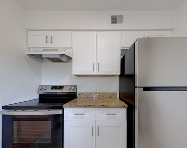 9218 Tudor Drive - Photo Thumbnail 12