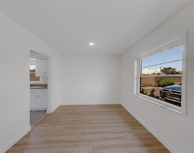 9218 Tudor Drive - Photo Thumbnail 5