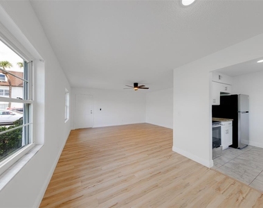 9218 Tudor Drive - Photo Thumbnail 6