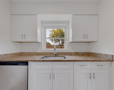9218 Tudor Drive - Photo Thumbnail 11