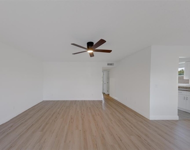 9218 Tudor Drive - Photo Thumbnail 3