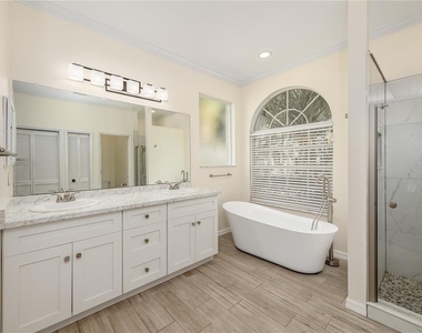 9317 Heritage Oak Court - Photo Thumbnail 20
