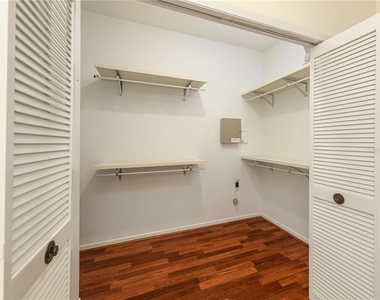 9317 Heritage Oak Court - Photo Thumbnail 19