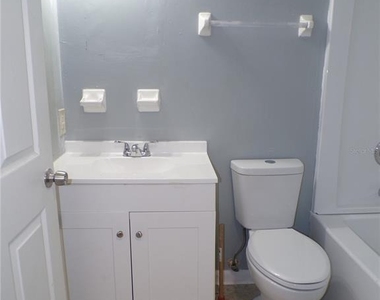 1915 Sw 70th Terrace - Photo Thumbnail 10