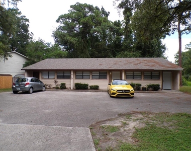 1915 Sw 70th Terrace - Photo Thumbnail 2
