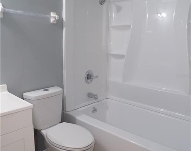 1915 Sw 70th Terrace - Photo Thumbnail 11