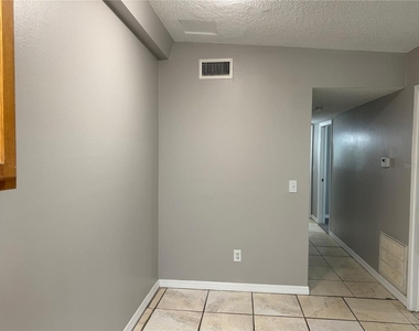 8707 N Mandarine Place - Photo Thumbnail 8