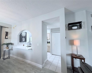 18120 Paradise Point Drive - Photo Thumbnail 2