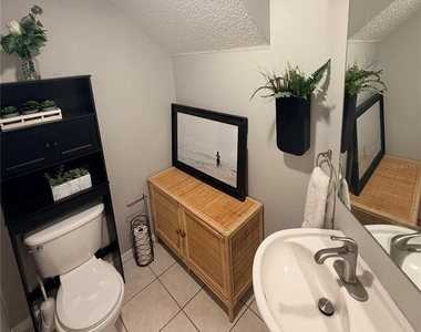 18120 Paradise Point Drive - Photo Thumbnail 7