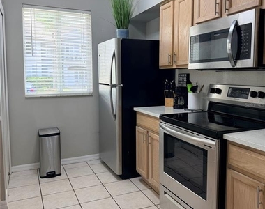18120 Paradise Point Drive - Photo Thumbnail 5