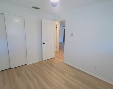 8675 Lantana Drive - Photo Thumbnail 14