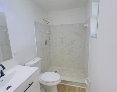 8675 Lantana Drive - Photo Thumbnail 12