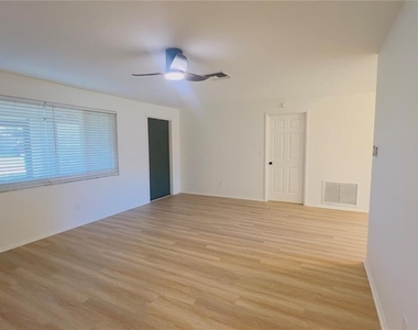 8675 Lantana Drive - Photo Thumbnail 3