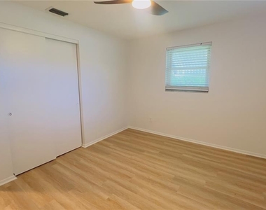 8675 Lantana Drive - Photo Thumbnail 16