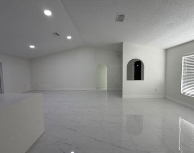 10255 Norwick Street - Photo Thumbnail 8