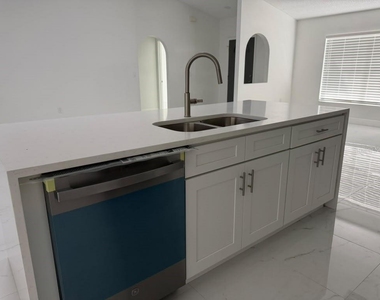 10255 Norwick Street - Photo Thumbnail 6