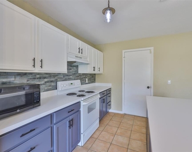 11438 Ivy Flower Loop - Photo Thumbnail 15