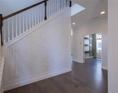 7214 Paradiso Drive - Photo Thumbnail 9