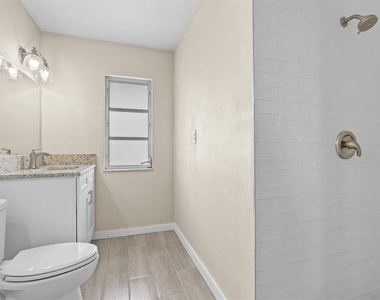 702 Desert Hills Way - Photo Thumbnail 21