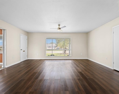 702 Desert Hills Way - Photo Thumbnail 5