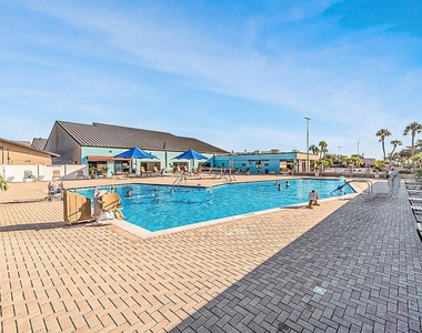 702 Desert Hills Way - Photo Thumbnail 34