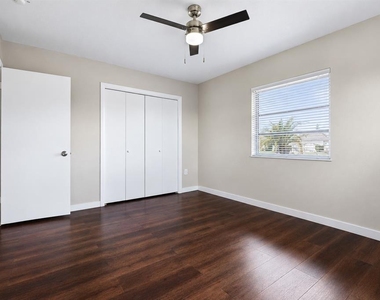 702 Desert Hills Way - Photo Thumbnail 20