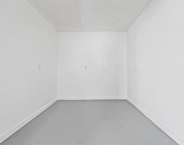 702 Desert Hills Way - Photo Thumbnail 23