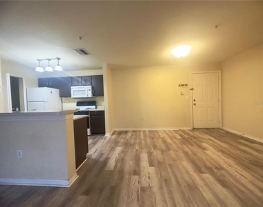 5451 Vineland Road - Photo Thumbnail 2