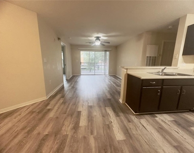 5451 Vineland Road - Photo Thumbnail 1
